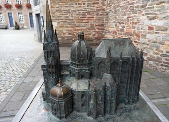 germany/aachen/attraction/miniatur-bronze-aachener-dom