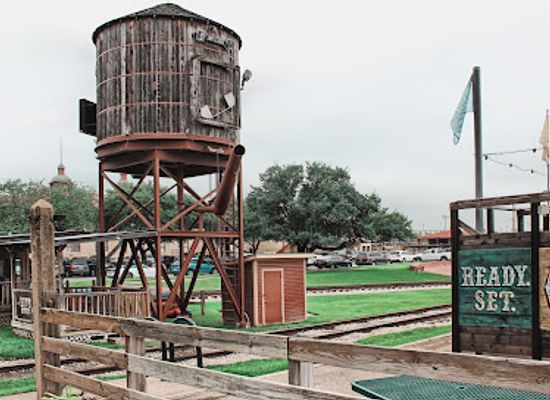 texas/fort-worth/attraction/cowtown-cattlepen-maze