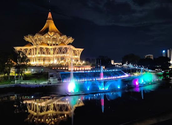 malaysia/kuching/attraction/darul-hana-musical-fountain-watching-position