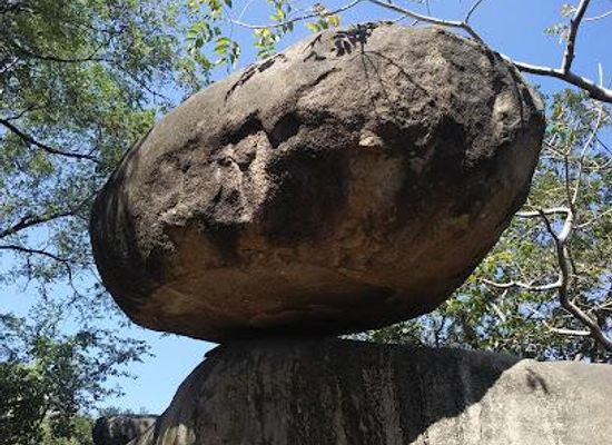 india/jabalpur/attraction/balancing-rock