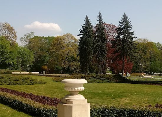 poland/warsaw/attraction/waza-sculpture