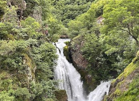 albania/bajram-curri/attraction/white-drin-waterfall