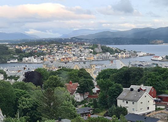 norway/more-og-romsdal/attraction/varden