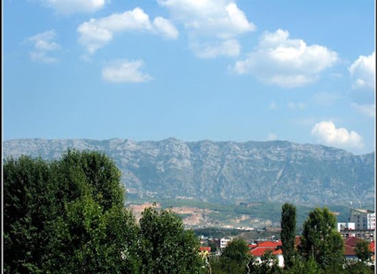 albania/mat/attraction/george-w-bush-statue