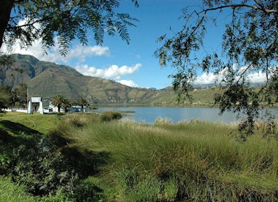 ecuador/sucumbios-region/attraction/laguna-de-yahuarcocha