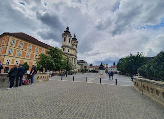 hungary/northern-great-plain/attraction/dobo-istvan-square