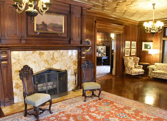 illinois/quad-cities/attraction/butterworth-center-and-deere-wiman-house