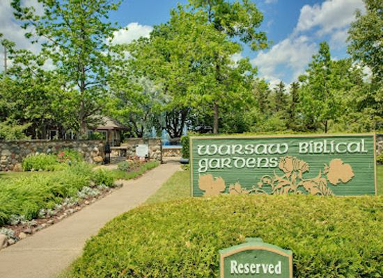 indiana/the-lakes-region/attraction/warsaw-biblical-gardens