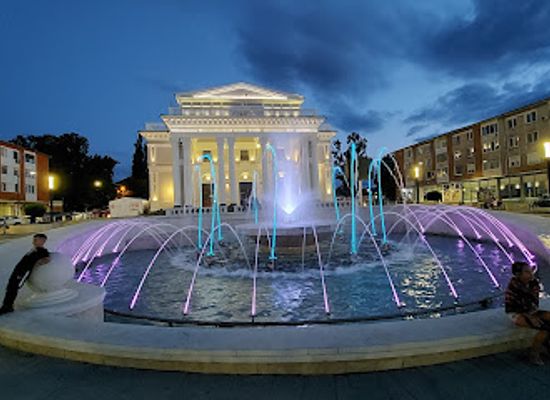 romania/hunedoara/attraction/the-musical-fountain