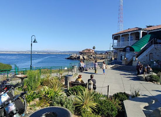 california/monterey/monterey-bay-aquarium/attraction/cannery-row