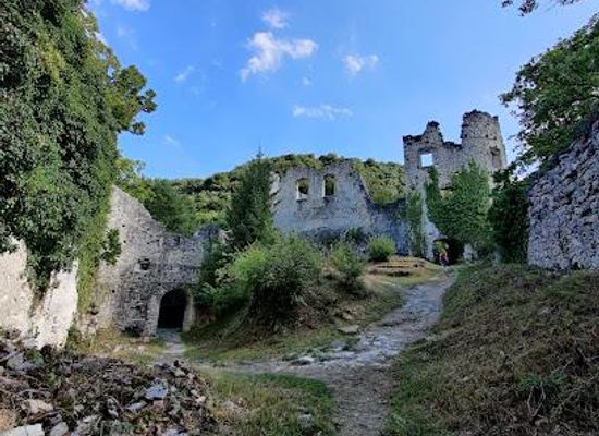 slovenia/rogaska-slatina/attraction/samobor-castle