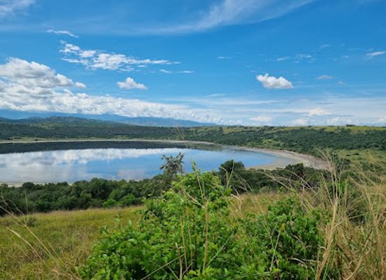 uganda/rwenzori-mountains-national-park/attraction/lake-nyamunuka