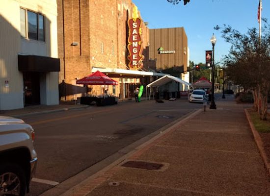 mississippi/hattiesburg/attraction/hattiesburg-saenger-theater