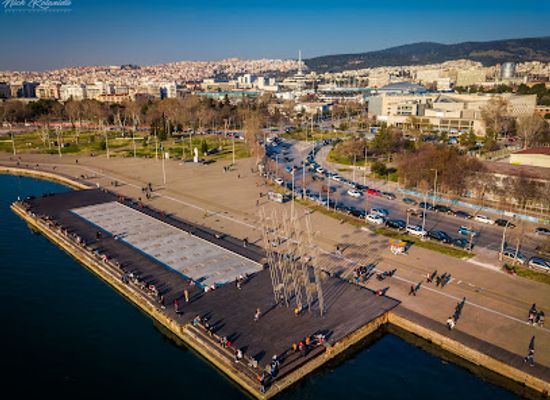 greece/thessaloniki/navarinou-square/attraction/the-umbrellas-sculpture-by-zongolopoulos