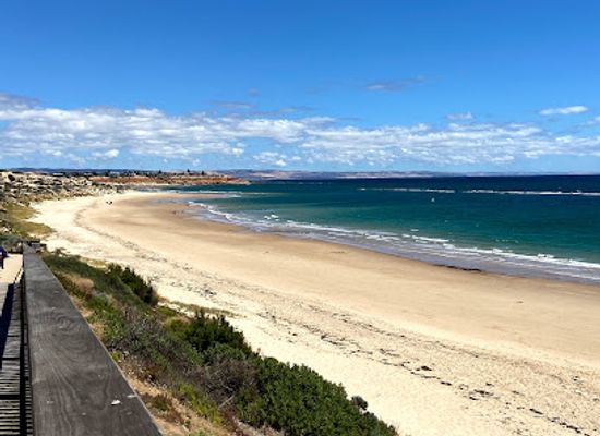 australia/fleurieu-peninsula/attraction/port-noarlunga-beach