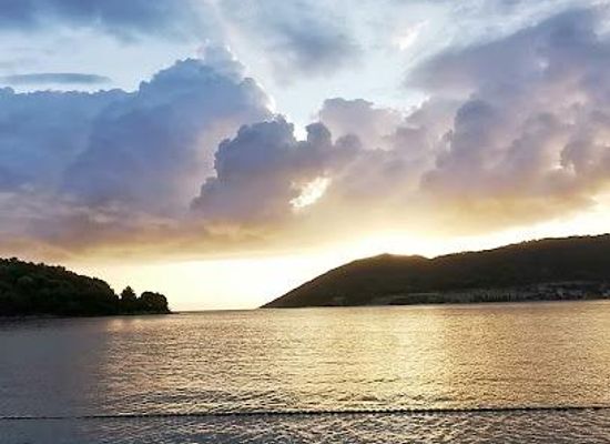 croatia/hvar/attraction/vis-island-yoga