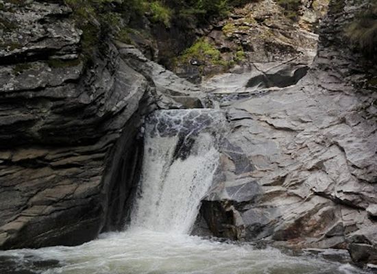 bulgaria/rhodope-mountains/attraction/siniya-vir-waterfall-kovachevitsa