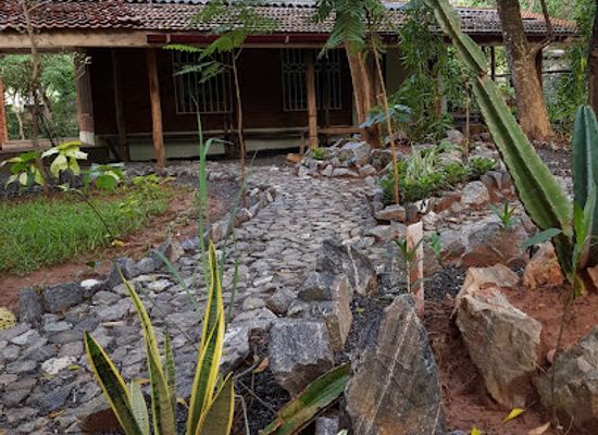 ghana/aburi/attraction/africa-housing-estate-mountain-foot-botanical-garden