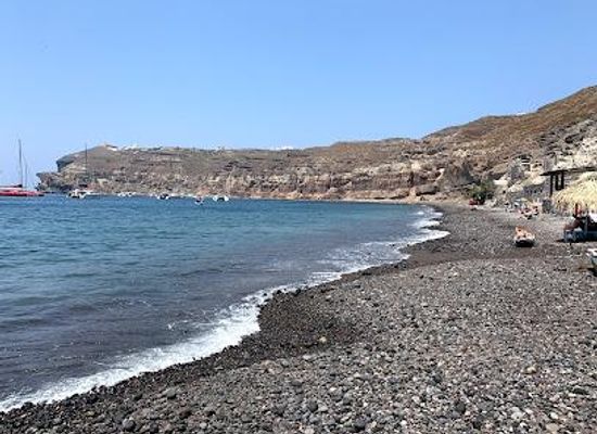 greece/santorini/attraction/mesa-pigadia-beach