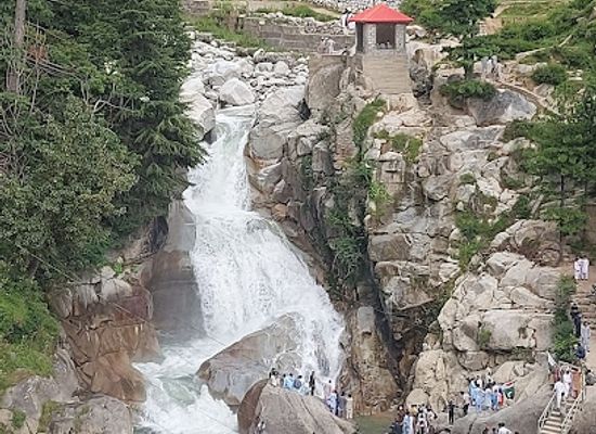 pakistan/khyber-pakhtunkhwa/attraction/tour-at-lamchar-waterfall