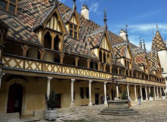 france/burgundy/attraction/office-tourisme-2