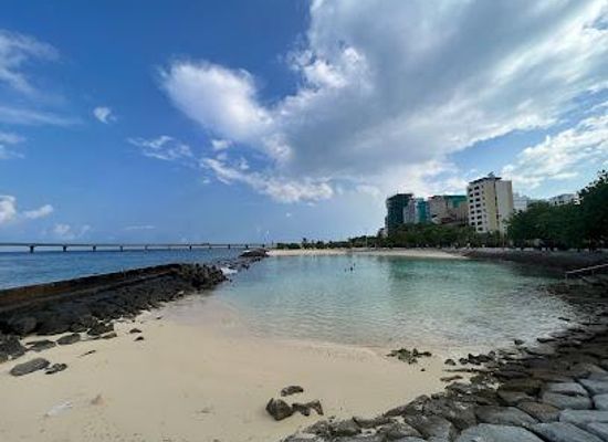 maldives/thulusdhoo/attraction/artificial-beach