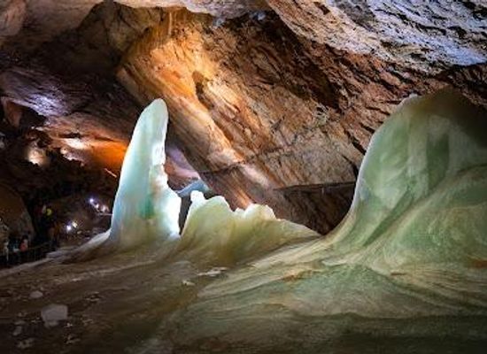austria/hallstatt/attraction/dachstein-giant-ice-cave