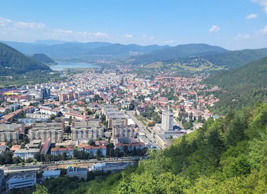 romania/neamt/attraction/pietricica-hill