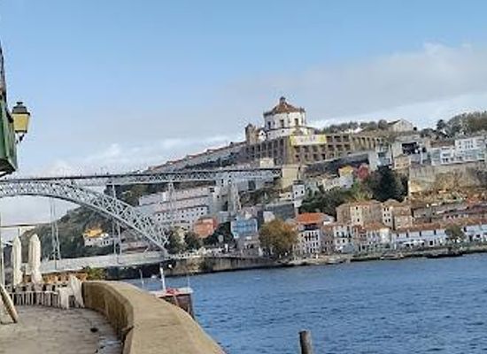 portugal/guimaraes/attraction/ribeira