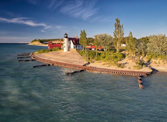 michigan/lower-peninsula/attraction/point-betsie-lighthouse