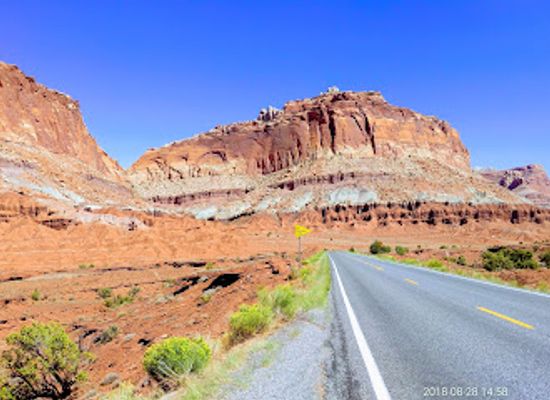 utah/capitol-reef-national-park/attraction/hickman-bridge-rim-overlook-and-navajo-knobs-trailhead