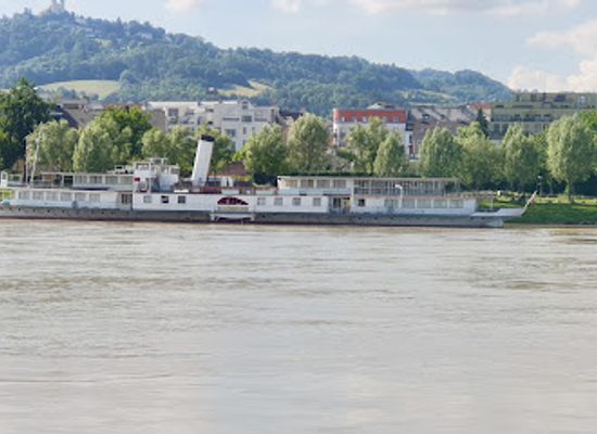 austria/linz/urfahr/attraction/liegeplatz-schonbrunn