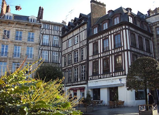 france/rouen/vieux-rouen/attraction/place-de-la-pucelle