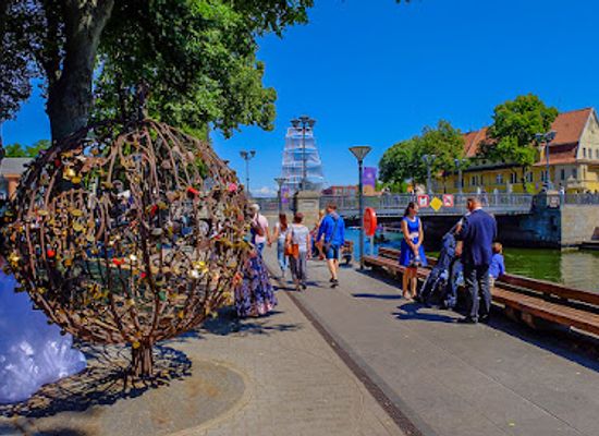 lithuania/klaipeda/attraction/tree-of-love
