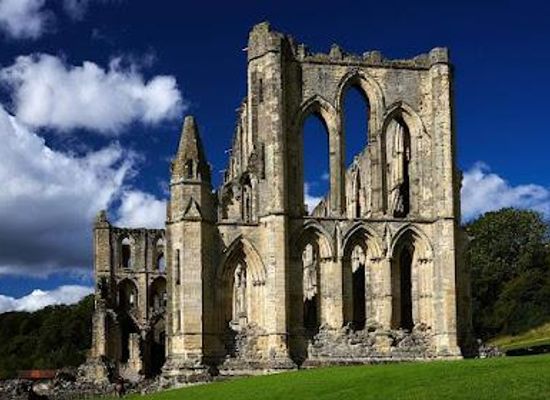united-kingdom/whitby/attraction/rievaulx-abbey