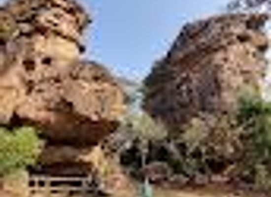 india/satpura-range/attraction/auditorium-cave