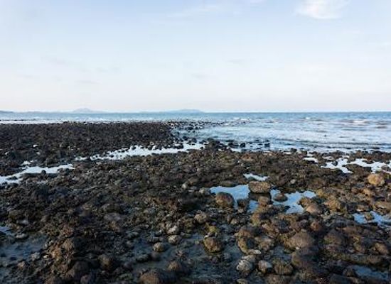 malaysia/kuantan/attraction/pantai-batu-hitam