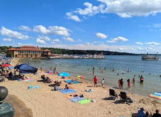 wisconsin/lake-geneva/attraction/riviera-beach