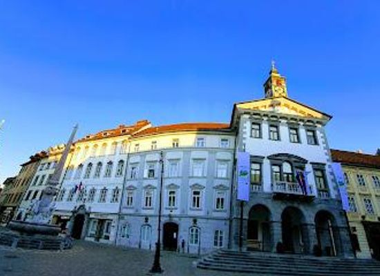 slovenia/ljubljana/attraction/town-hall