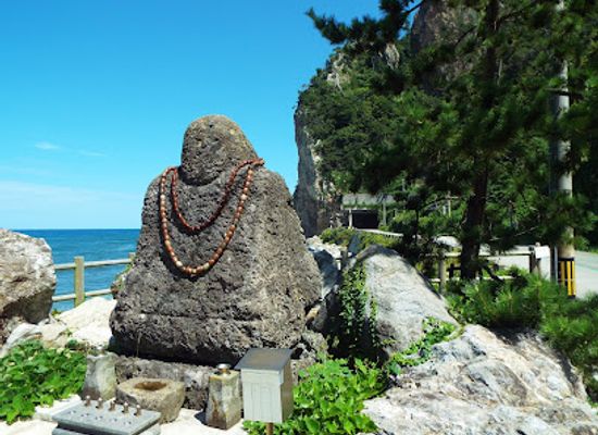 japan/noto/attraction/parking-area-for-old-tunnel-kissing-tunnel