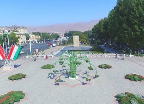 tajikistan/khujand/attraction/kamal-khujandi-statue