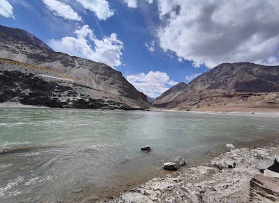 india/ladakh/attraction/sangam-view-point