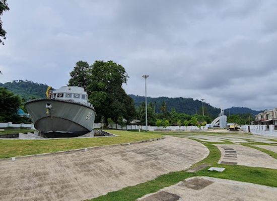 thailand/andaman-coast/attraction/police-boat-t813-tsunami-memorial-phangnga