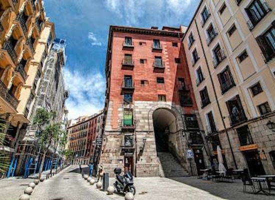 spain/madrid/landmark/arco-de-cuchilleros