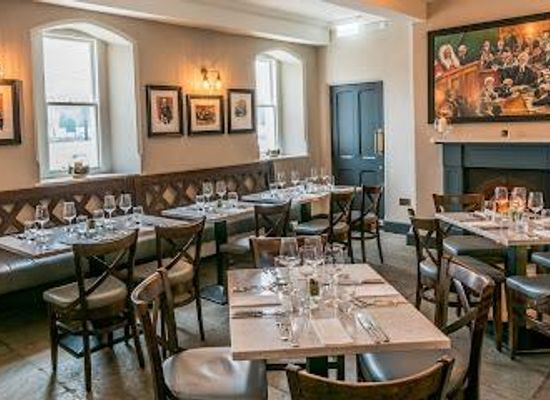 ireland/county-clare/attraction/aunty-lena-s-bar-adare