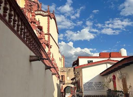 mexico/taxco/attraction/tianguis-artesanal-la-fuente