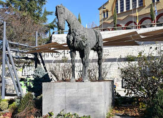 greece/larissa/attraction/sculpture-of-voukephalas