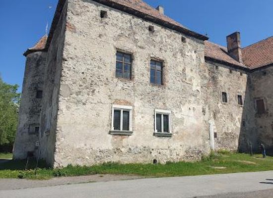 ukraine/uzhhorod/attraction/st-miklos-castle