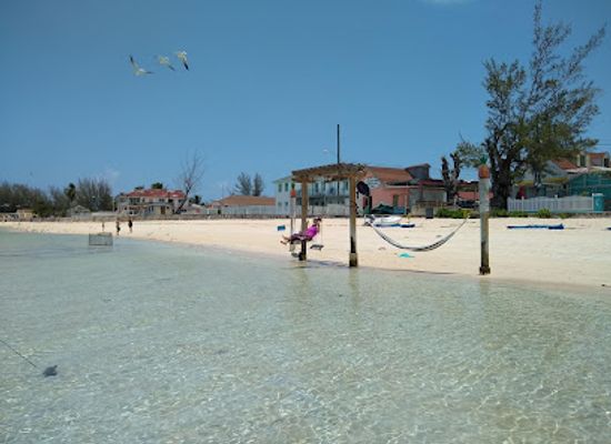 the-bahamas/eleuthera/attraction/tarpum-bay-beach-swing