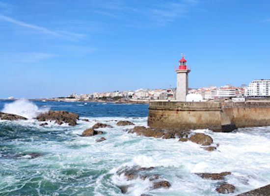 portugal/porto/foz-do-douro/attraction/farolim-da-barra-do-douro